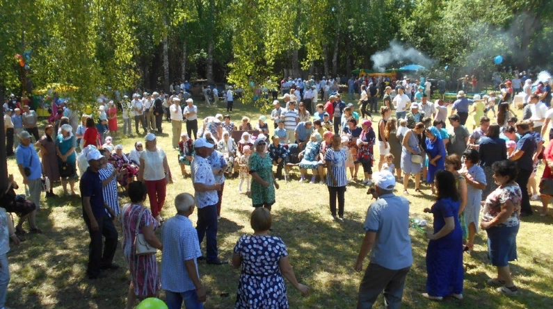 Погода алабердино тетюшского. Алабердино Тетюшский район. Село Алабердинова Тетюшский район. 9 Июня праздник Татарстан. Тетюшский район село Алабердино СДК.