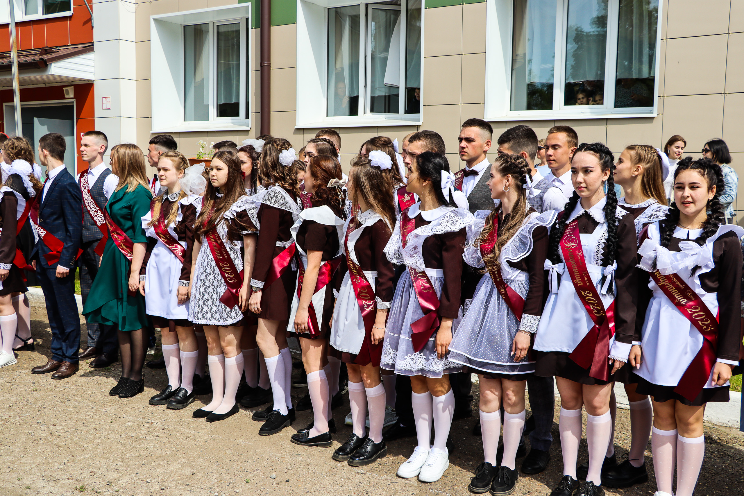 Сегодня в школах города и района прозвенел последний звонок | 23.05.2023 |  Тетюши - БезФормата